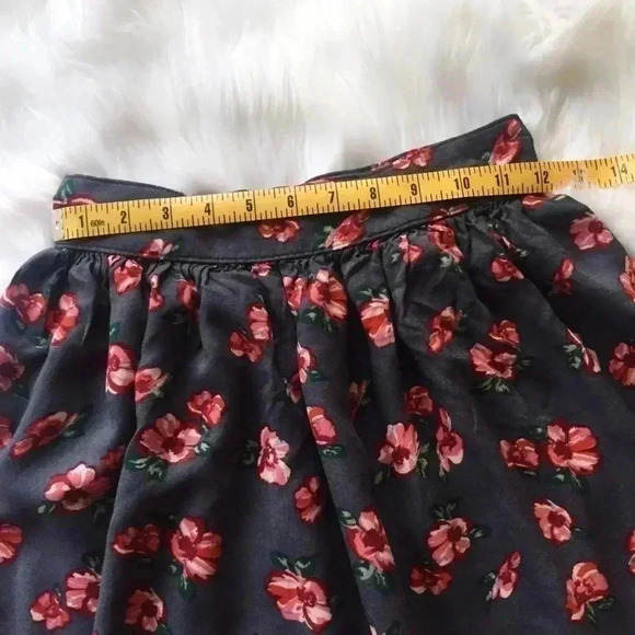 Hollister Gray Red Pink Floral Circle Skirt - Picture 4 of 6
